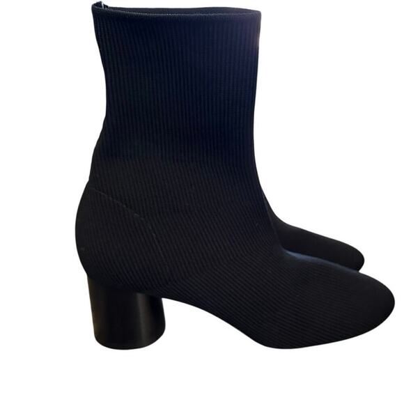 Vince Women's Black Ribbed Knit Block Heel "Tasha" Ankle Booties Size 8M - Picture 4 of 9